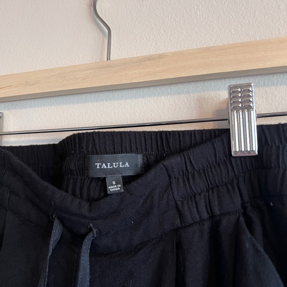 Aritzia talula black joggers pant - Picture 3 of 4